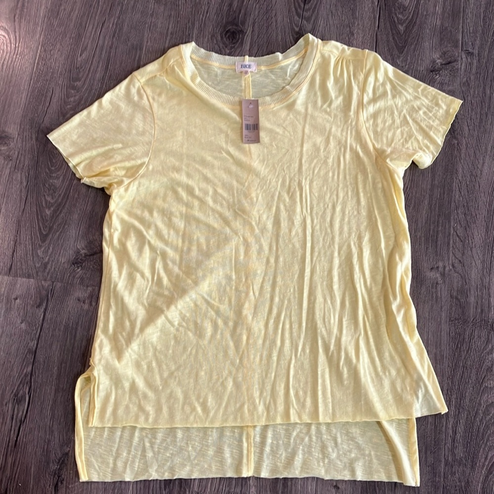 NWT buckle T-shirt size L